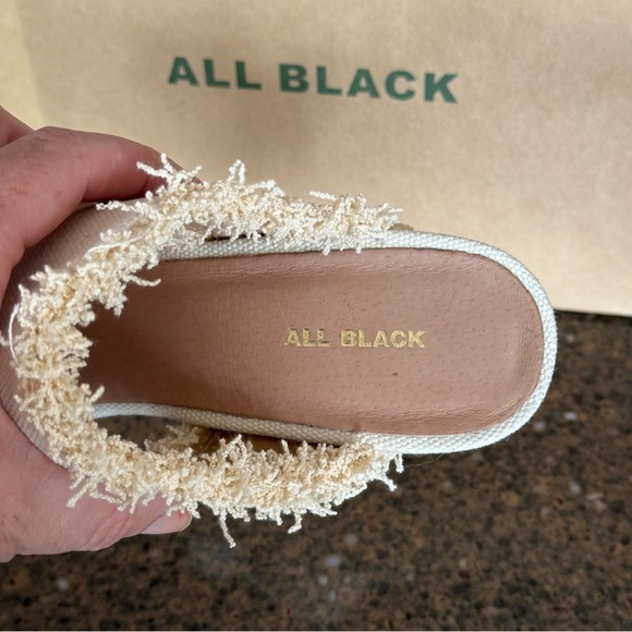 NEW - ALL BLACK Brand - Cute Cream Mules w/ Chunky Heel & Frayed Edges - Sz 8.5 - Picture 9 of 13